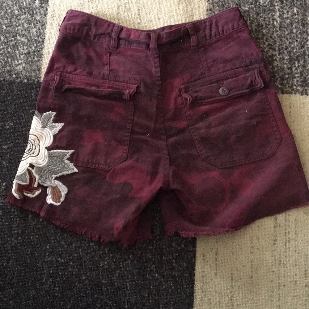 Embroidered camo denim shorts - Picture 2 of 2